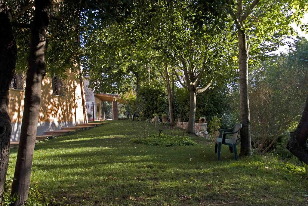 Casale Del Monsignore Spoleto Bagian luar foto