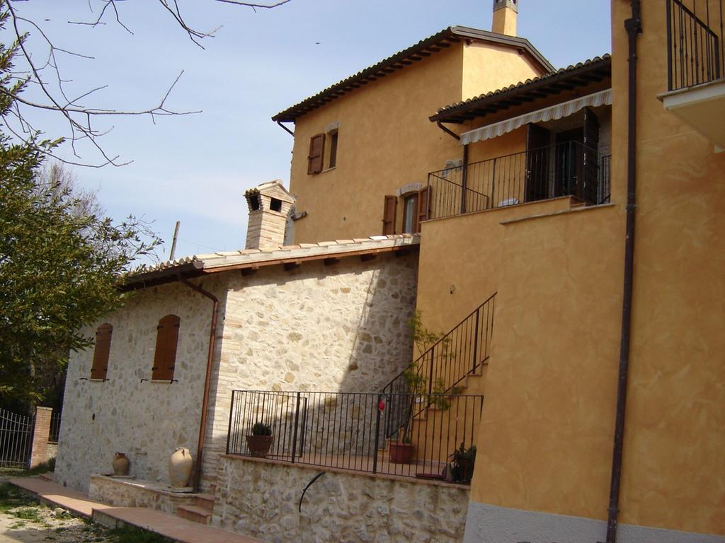 Casale Del Monsignore Spoleto Bagian luar foto